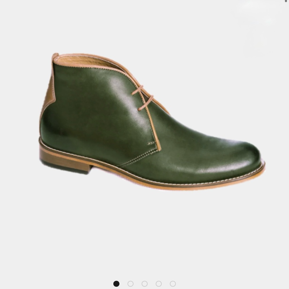 Elegant Green Leather Chukka Boots for Men